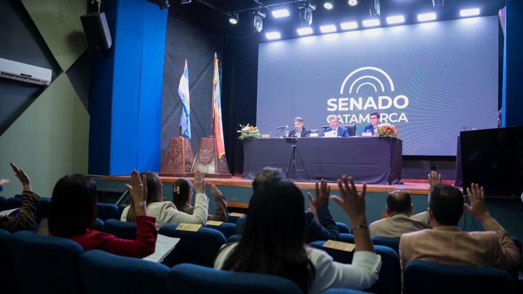 Sesión del Senado de Catamarca en el Cine Teatro Gustavo Martínez de Recreo