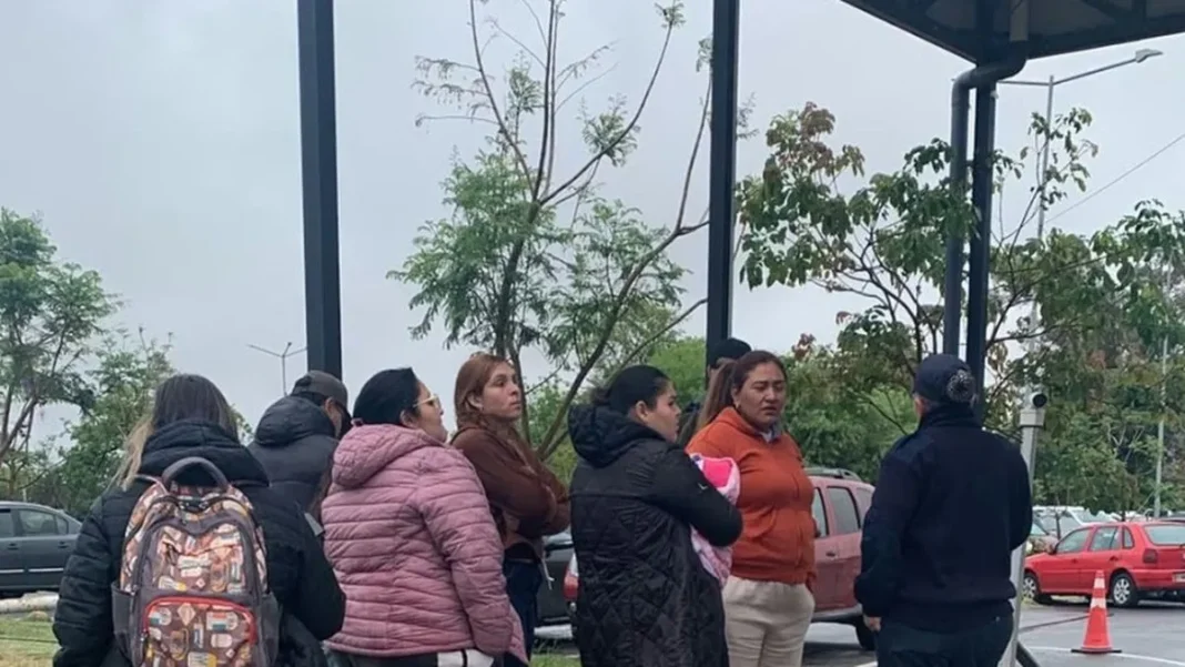 Empleados del Concejo Deliberante de Pomán durante una protesta