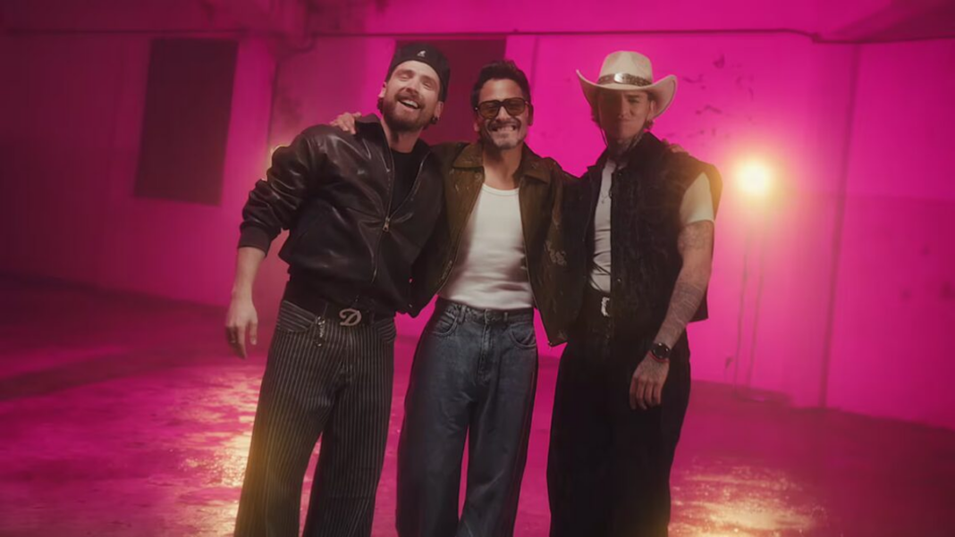 Valen Vargas, Maxi Espíndola y La Konga en el estudio durante la grabación de 