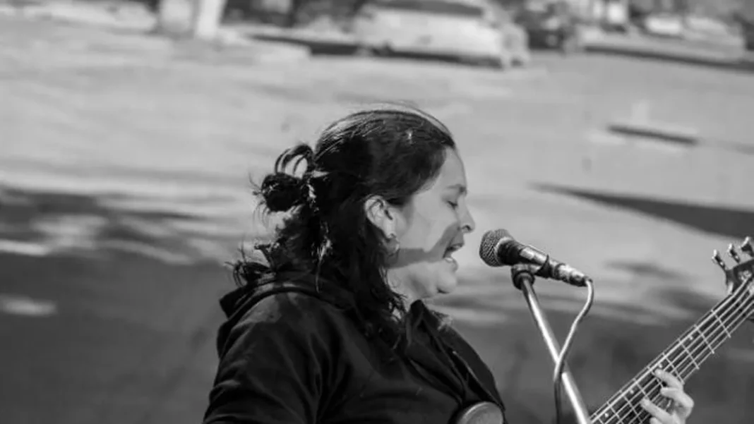 Vane Martínez presentando su disco Parque América en la plaza Las Américas